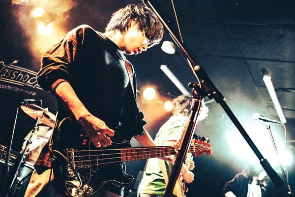 SAIHATE×プルスタンス×おもかげ『Grasshopper vol.31』まっすぐなロックサウンドが混ざり合った一夜をレポート