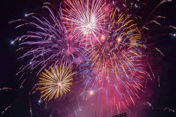 『神宮外苑花火大会』に倖田來未、wacci の出演が決定　夜空を彩る10,000発の花火と音楽の祭典