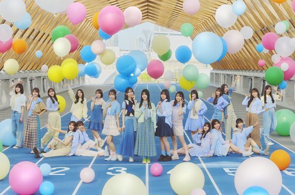 日向坂46、新体制で初となるシングル「Love yourself!」ジャケットアートワーク公開