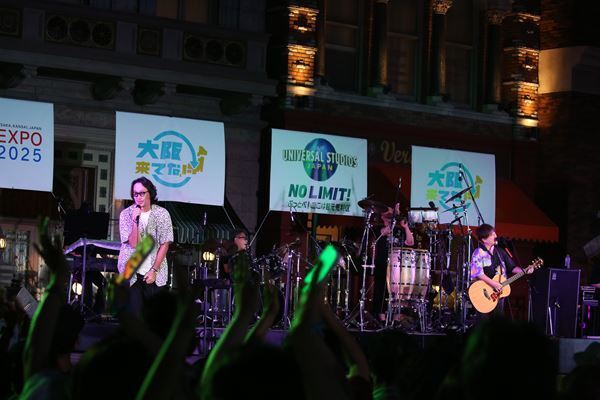 コブクロ、USJで大阪・関西万博テーマソングを初披露「皆さんの夢を全力で応援したい」