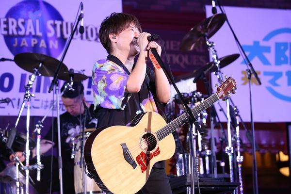 コブクロ、USJで大阪・関西万博テーマソングを初披露「皆さんの夢を全力で応援したい」