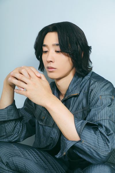 『ウルトラマンオメガ』主演・近藤頌利が表現する“違和感”「僕自身にも時間が必要でした」