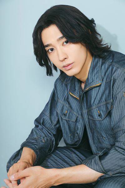 『ウルトラマンオメガ』主演・近藤頌利が表現する“違和感”「僕自身にも時間が必要でした」