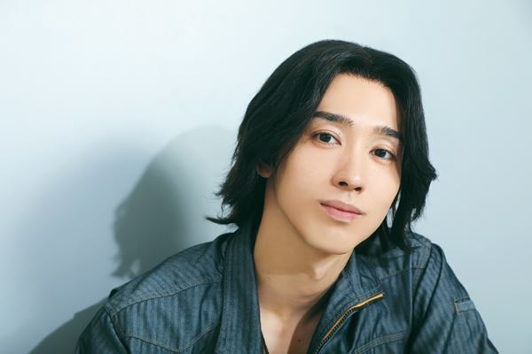 『ウルトラマンオメガ』主演・近藤頌利が表現する“違和感”「僕自身にも時間が必要でした」