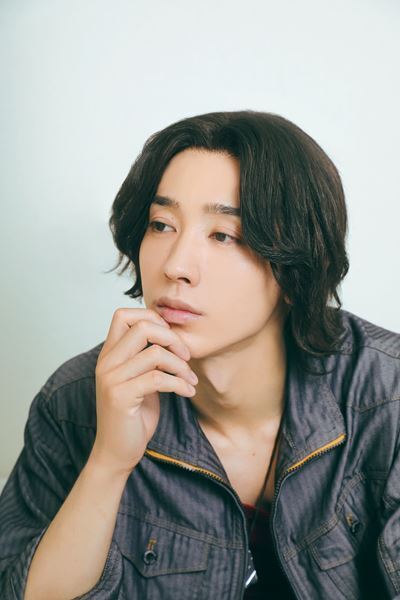 『ウルトラマンオメガ』主演・近藤頌利が表現する“違和感”「僕自身にも時間が必要でした」