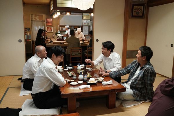 なんて切ないラブストーリー…堺雅人と井川遥の『平場の月』、中学時代の初恋相手とめぐり逢って──【おとなの映画ガイド】