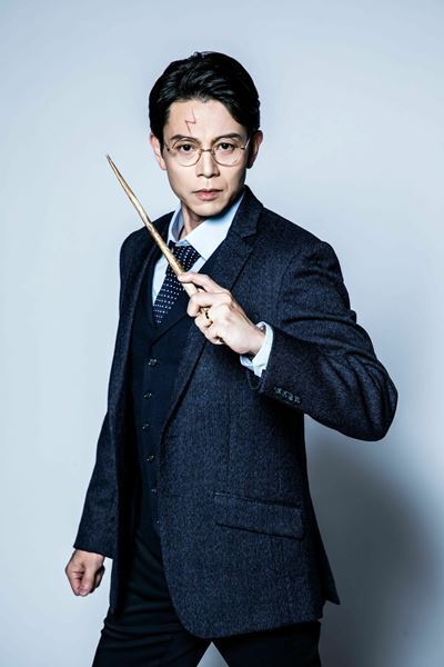 吉沢悠が新ハリー役としてデビュー！ 『ハリー・ポッターと呪いの子』舞台写真＆コメント到着