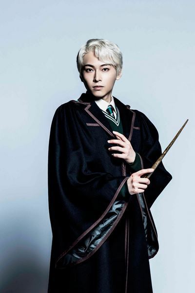 吉沢悠が新ハリー役としてデビュー！ 『ハリー・ポッターと呪いの子』舞台写真＆コメント到着