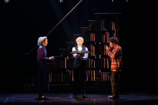 吉沢悠が新ハリー役としてデビュー！ 『ハリー・ポッターと呪いの子』舞台写真＆コメント到着