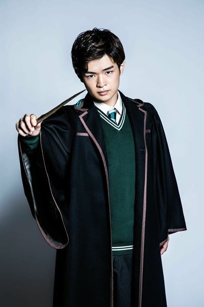 吉沢悠が新ハリー役としてデビュー！ 『ハリー・ポッターと呪いの子』舞台写真＆コメント到着