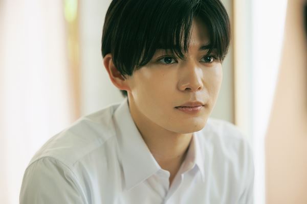 長尾謙杜×當真あみ『おいしくて泣くとき』次第に距離を縮めるふたりを捉えた場面写真公開