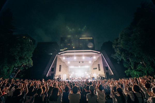 GRAPEVINE、驚きと喜びが1曲目からアンコールまで続いていく日比谷野音ワンマンをレポート