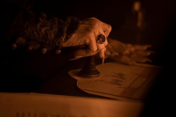 映画『ノスフェラトゥ』おぞましい声が響き渡る本編映像公開　ニコラス・ホルト「声を初めて聞いた時は本当に怖かった」