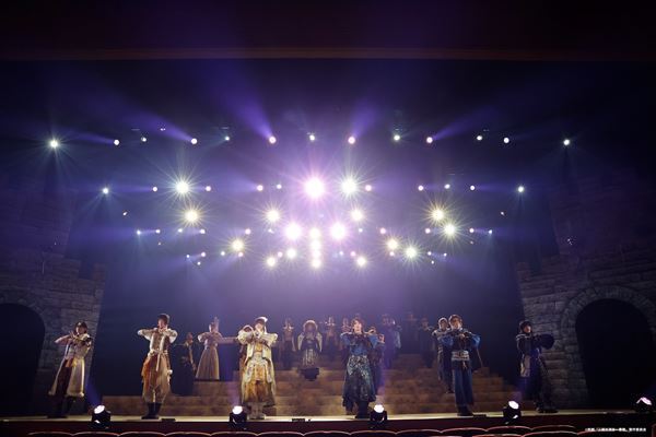 荒牧慶彦＆福澤侑、剣劇「三國志演技～曹魏」上演中　壮絶な対立劇から、歌・ダンス・ゲームの“お祭り騒ぎ”まで魅力満載