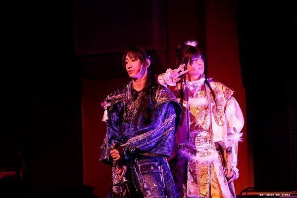 荒牧慶彦＆福澤侑、剣劇「三國志演技～曹魏」上演中　壮絶な対立劇から、歌・ダンス・ゲームの“お祭り騒ぎ”まで魅力満載