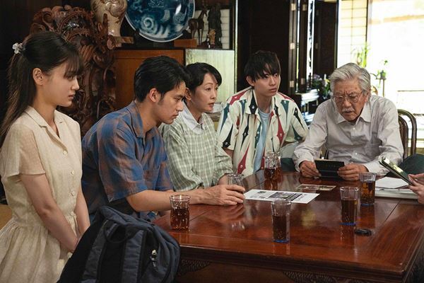 水上恒司、山下美月、宮舘涼太らが“正体不明の謎”に翻弄　映画『火喰鳥を、喰う』場面写真11点が公開