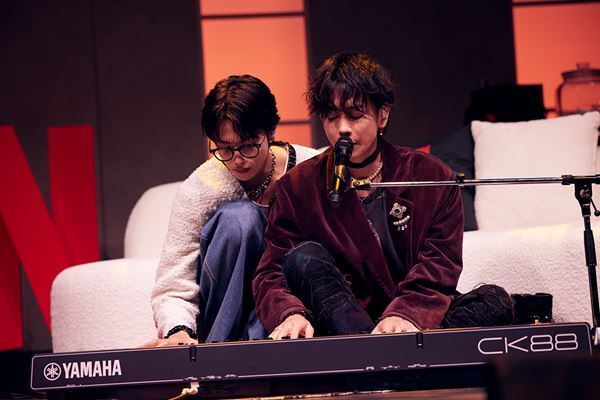 【生演奏映像＆写真55点】佐藤健、宮﨑優、町田啓太、志尊淳がサプライズ登場！ Netflix『グラスハート』TENBLANKによる生演奏に600人が熱狂