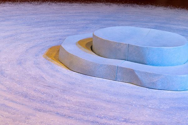 KAAT＜アトリウム＞に舞台美術が出現　Aokid×リンノスケ、浅川奏瑛、岡本優、目黒陽介、山田暁のパフォーマンスも