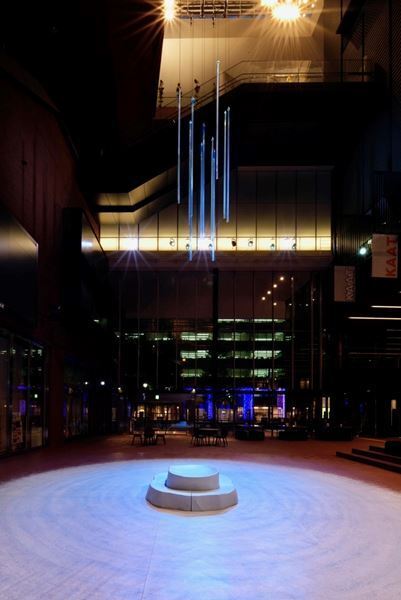 KAAT＜アトリウム＞に舞台美術が出現　Aokid×リンノスケ、浅川奏瑛、岡本優、目黒陽介、山田暁のパフォーマンスも