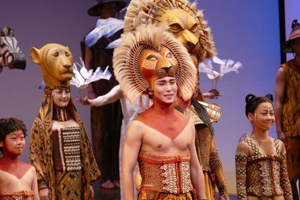 劇団四季『ライオンキング』が日本上演25周年！　特別カーテンコールとドローンショー開催