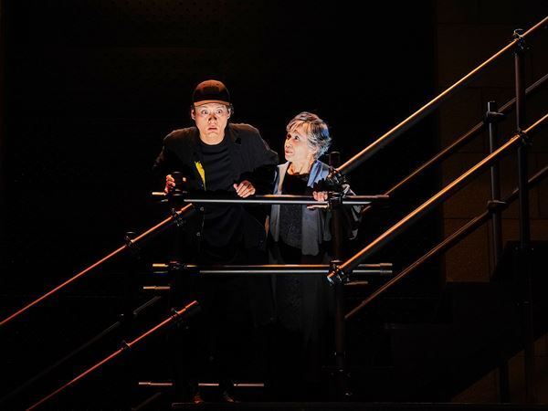 サイモン・スティーヴンスの2作同時上演『ポルノグラフィ PORNOGRAPHY／レイジ RAGE』開幕　初日コメント＆トレーラー映像が到着