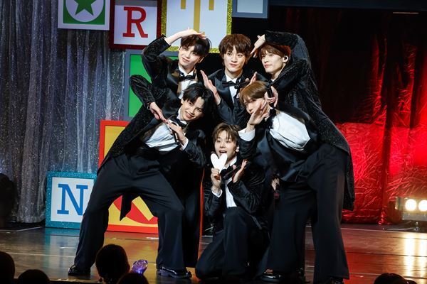 ONE N’ ONLYがSWAGと過ごした愛と笑顔の聖夜「来年もきっといい年になる」ONE N’ LIVE 2024 ハピホリ ～Merry XmaSWAG～ライブレポート