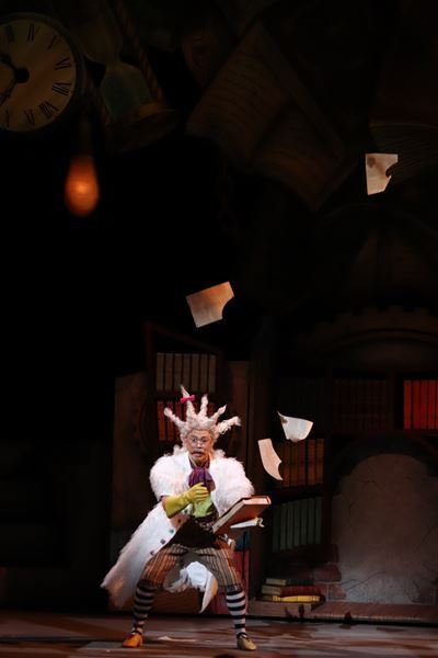 子どもにも大人にも！劇団四季が贈る、勇気と希望のファミリーミュージカル『カモメに飛ぶことを教えた猫』上演中