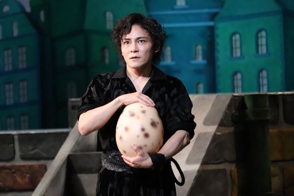 子どもにも大人にも！劇団四季が贈る、勇気と希望のファミリーミュージカル『カモメに飛ぶことを教えた猫』上演中