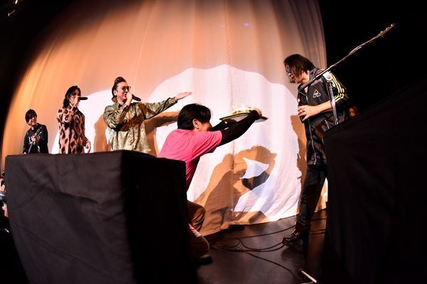 hideを愛する新旧のファンが集う恒例のイベント、今年は本人の誕生日に開催【オフィシャルレポート】