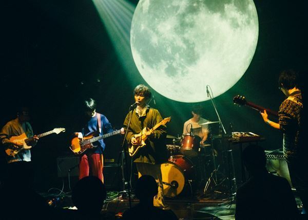 季節外れの雪が舞った、fumi×乙女絵画×成山剛出演『FUTURE RESERVE vol.7』ライブレポート