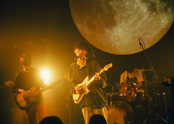 季節外れの雪が舞った、fumi×乙女絵画×成山剛出演『FUTURE RESERVE vol.7』ライブレポート