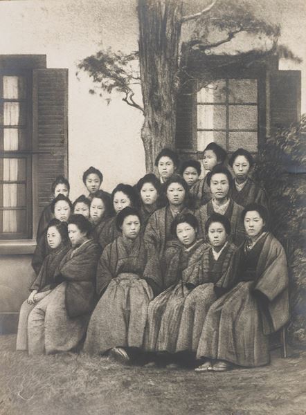 宝塚の「緑の袴」の展示も『はいからモダン袴スタイル ―「女袴」の近現代―』弥生美術館で