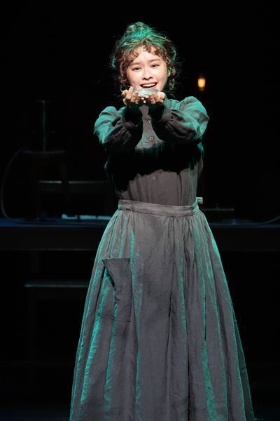 昆夏美×星風まどか、ふたりのマリーが新たな光を放つ　ミュージカル『マリー・キュリー』再演が開幕