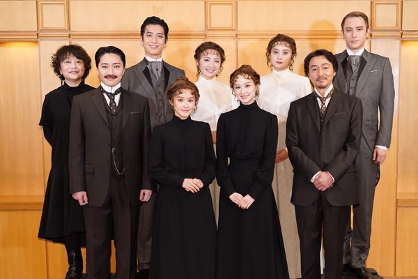 昆夏美×星風まどか、ふたりのマリーが新たな光を放つ　ミュージカル『マリー・キュリー』再演が開幕