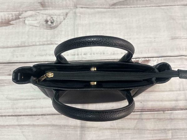 しまむら、まさかの3000円以下！「ミッフィーの2WAYバッグ」が高級感たっぷり＆めちゃくちゃ機能的だった