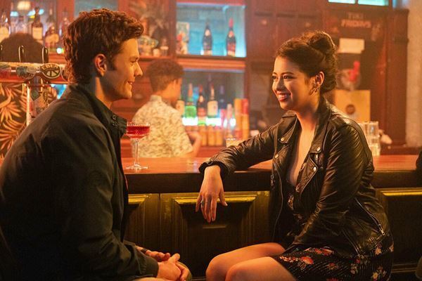 痛そうで痛くない場面の連続！『Mr.ノボカイン』、新感覚のヒーローが銀行強盗に挑む──【おとなの映画ガイド】