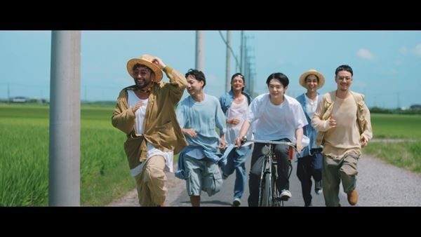 ORANGE RANGE、映画『ストロベリームーン 余命半年の恋』の主題歌「トワノヒカリ」のMV公開　當真あみ・齋藤潤が映画の登場人物として出演