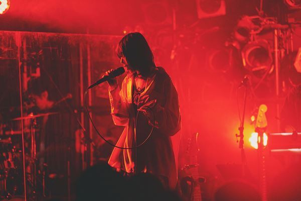 魂を震わせた十明の歌声に鳴り止まぬ拍手　渋谷クアトロで魅せた圧倒的な存在感と純粋無垢な素顔をレポート！