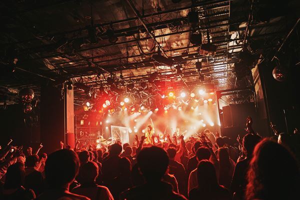 魂を震わせた十明の歌声に鳴り止まぬ拍手　渋谷クアトロで魅せた圧倒的な存在感と純粋無垢な素顔をレポート！