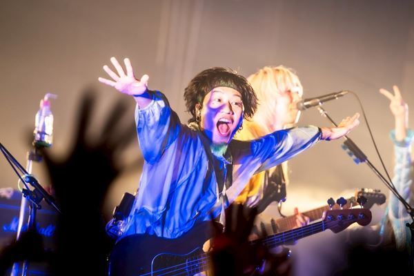 アサミサエ卒業！　Wiennersワンマンライブ『HAPPY BANQUET』レポート「俺たちがWiennersだぞ！」