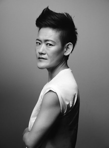 新国立劇場の海外招聘公演『鼻血―The Nosebleed―』日本初上演に向け、アヤ・オガワら全キャストのコメントが到着