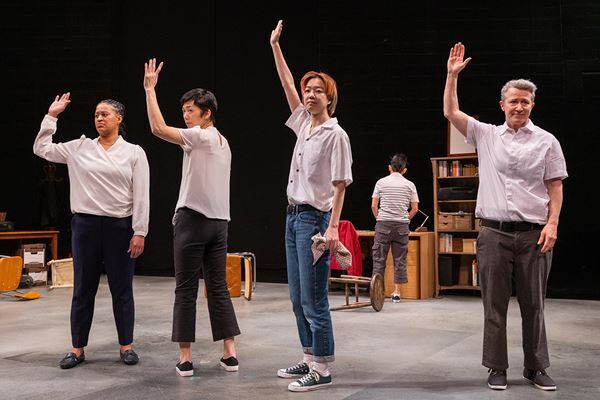 新国立劇場の海外招聘公演『鼻血―The Nosebleed―』日本初上演に向け、アヤ・オガワら全キャストのコメントが到着