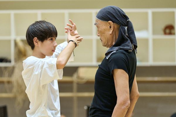 麿赤兒、尾上眞秀ら出演のK-BALLET Opto『踊る。遠野物語』リハーサルを公開　演出・振付・構成の森山開次「向こう側の世界と、どう接していくか」