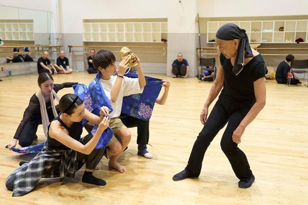 麿赤兒、尾上眞秀ら出演のK-BALLET Opto『踊る。遠野物語』リハーサルを公開　演出・振付・構成の森山開次「向こう側の世界と、どう接していくか」
