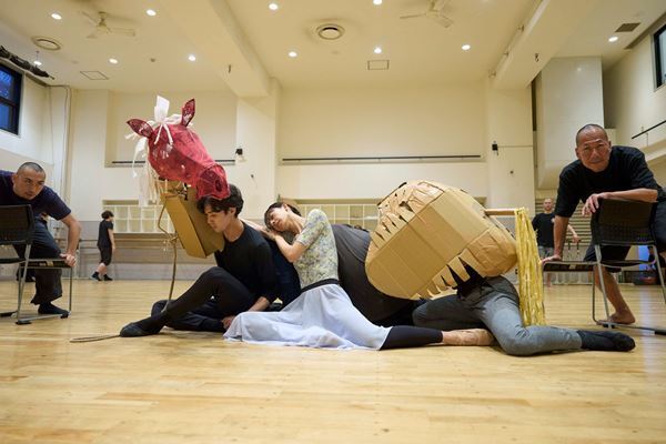麿赤兒、尾上眞秀ら出演のK-BALLET Opto『踊る。遠野物語』リハーサルを公開　演出・振付・構成の森山開次「向こう側の世界と、どう接していくか」