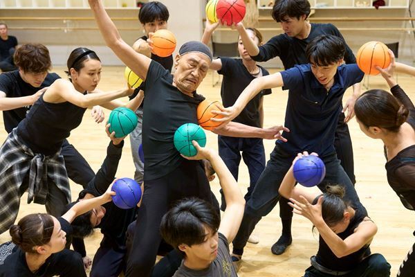 麿赤兒、尾上眞秀ら出演のK-BALLET Opto『踊る。遠野物語』リハーサルを公開　演出・振付・構成の森山開次「向こう側の世界と、どう接していくか」