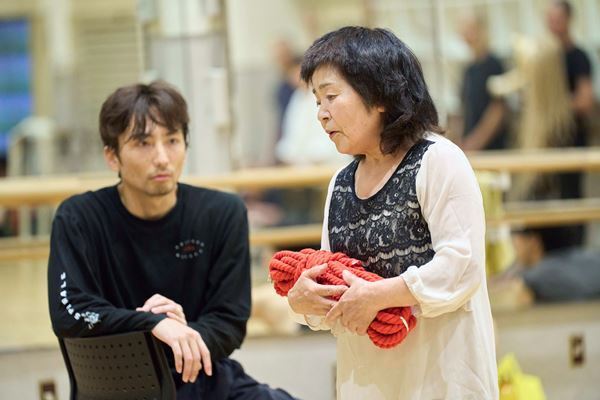 麿赤兒、尾上眞秀ら出演のK-BALLET Opto『踊る。遠野物語』リハーサルを公開　演出・振付・構成の森山開次「向こう側の世界と、どう接していくか」