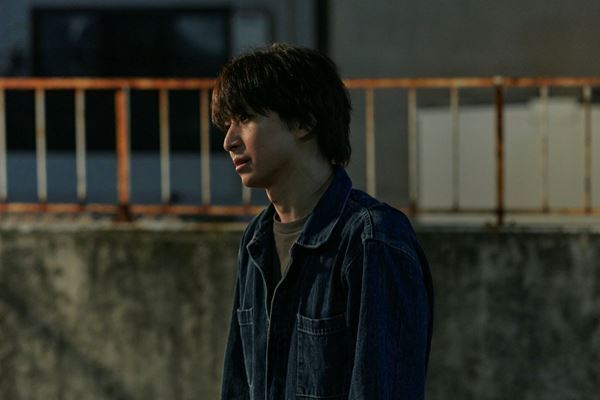 佐久間大介、渋谷龍太が夜の世界で生きる　映画『ナイトフラワー』場面写真公開