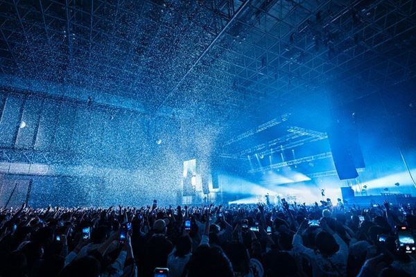 Lucky Kilimanjaro、結成10周年を締めくくるツアーファイナルで満員の幕張メッセが爆踊り！　「まだまだ10年先もみなさんと一緒に踊っていきます」【オフィシャルレポート】