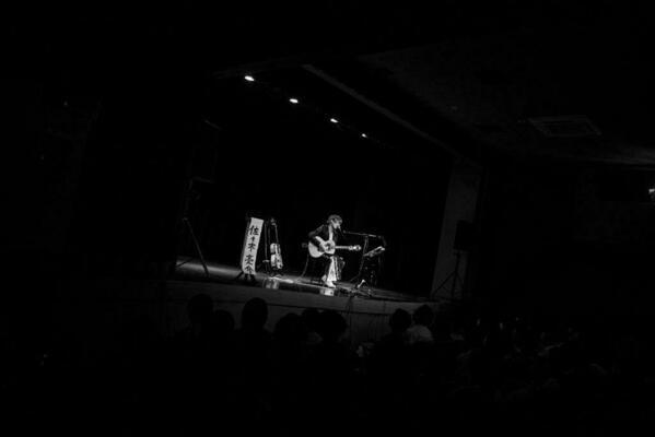 【ライブレポート】奇妙礼太郎をゲストに迎えた『佐々木亮介弾き語り興行“雷よ静かに轟け”第三夜』